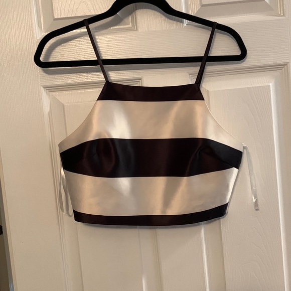 Crop top - Picture 1 of 4